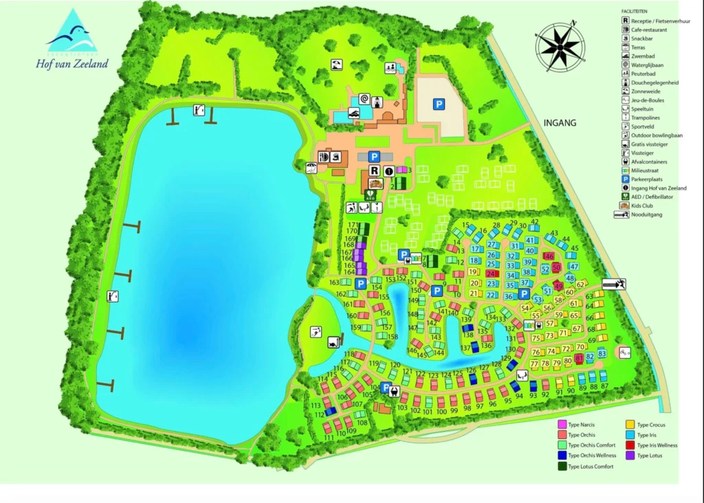 Kleurrijke plattegrond van vakantiepark Hof van Zeeland met groot meer links, groen, gebouwen, wegen en genummerde huisjes.