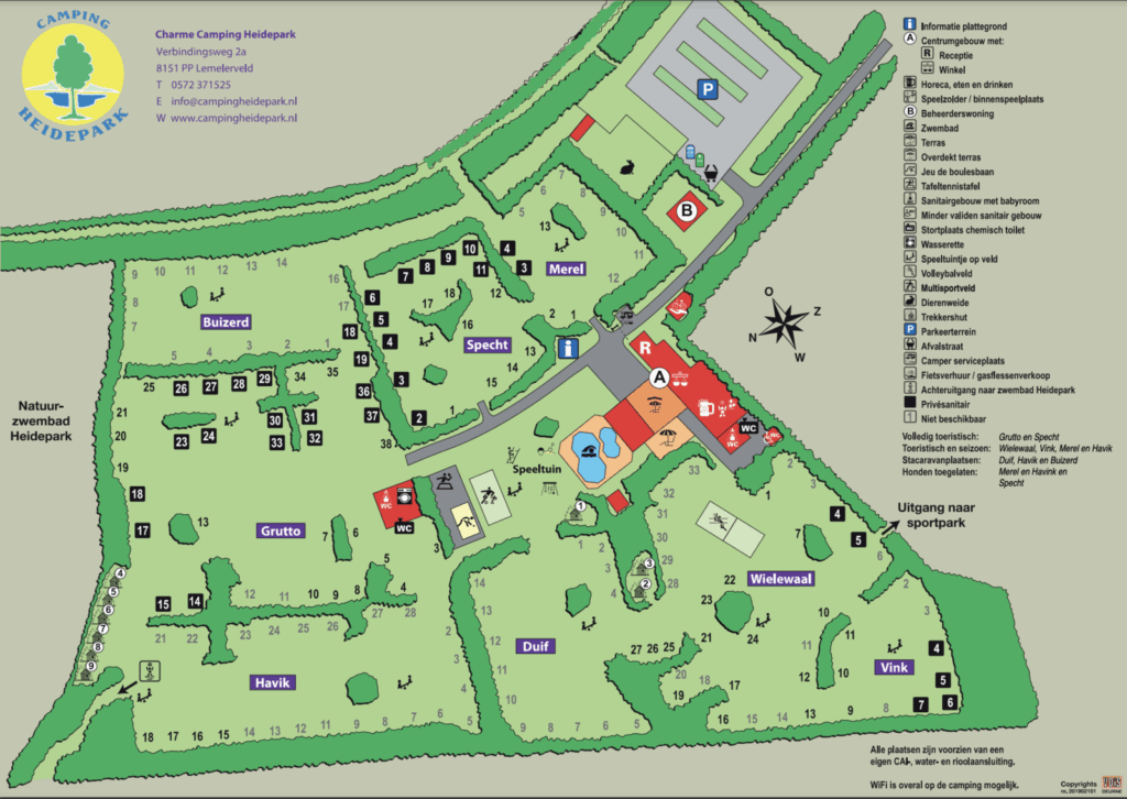 Overzicht van Charme Camping Heidepark, kindvriendelijk park in Overijssel met genummerde staanplaatsen en faciliteiten.